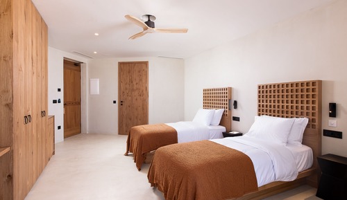 Cave Junior Suite Sea View (Acc. Bath.)