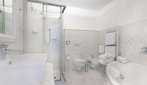 Superior Room, Lake View