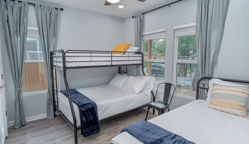 House (4 Bedrooms)