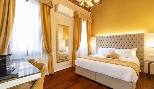 Deluxe Double or Twin Room (Deluxe Casanova)