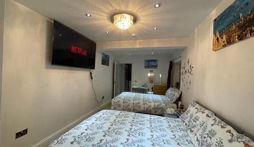 Deluxe Family Room with External Private Bathroom