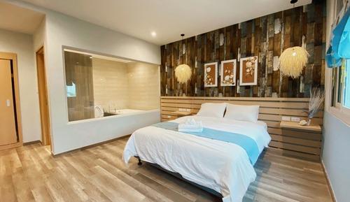 13BR Townhouse by the beach and swimming pools