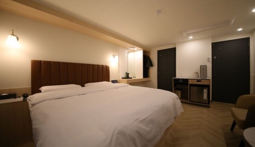 Room (Premium)