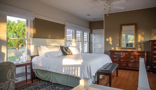 House, 1 King Bed, Patio