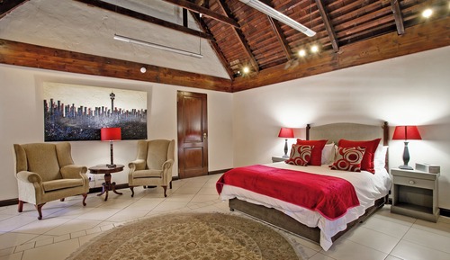 Family Room, 1 King Bed, Non Smoking, Courtyard View