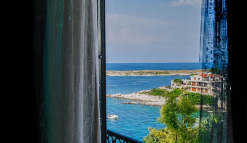 Elite Double Room, 1 Queen Bed, Non Smoking, Partial Sea View