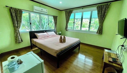 Family Room, 3 Bedrooms