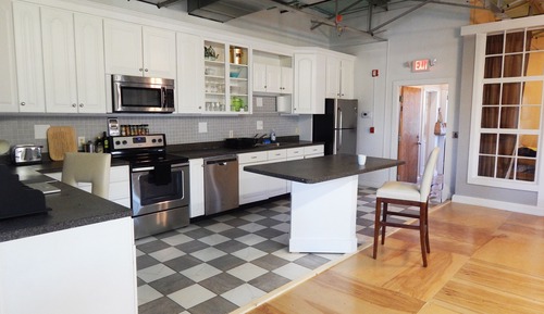 Apartment D: Riverfront Grand
