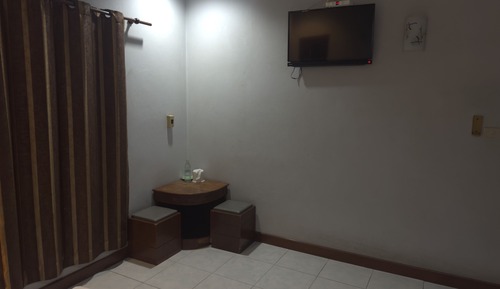 Basic Room, 1 Queen Bed, Garden View