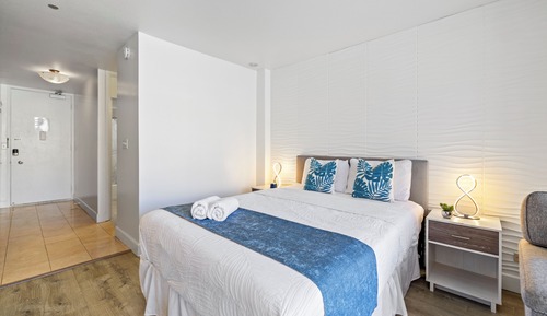 Studio, 1 Queen Bed, Non Smoking, City View 9