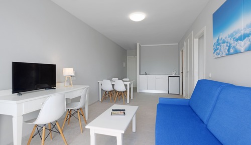 Family Room (5 Adults)