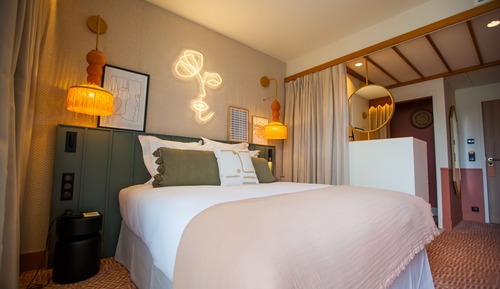 Standard Room, 1 Queen Bed (Classic Room)