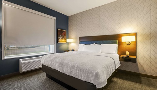Suite, 1 King Bed, Accessible, Bathtub