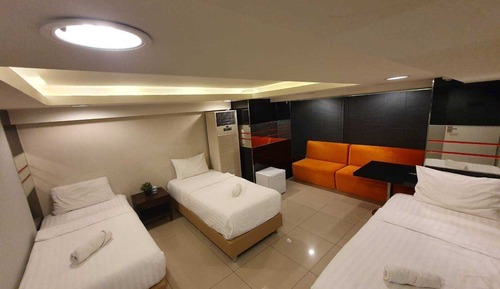 Triple Shared Bathroom