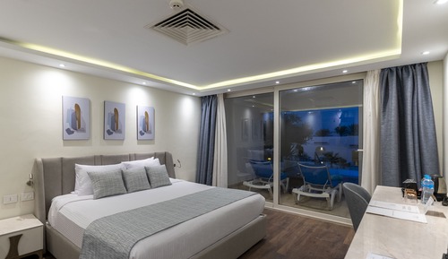 Signature Suite (Posh Club)