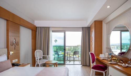 Standard Room, Partial Sea View