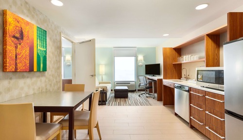 Suite, 1 Queen Bed, Accessible (Mobility & Hearing, Roll-in Shower)