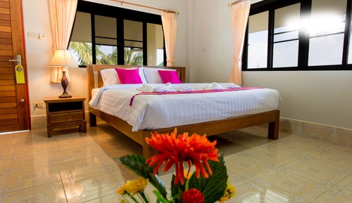 Deluxe Double Room, 1 King Bed, Partial Sea View