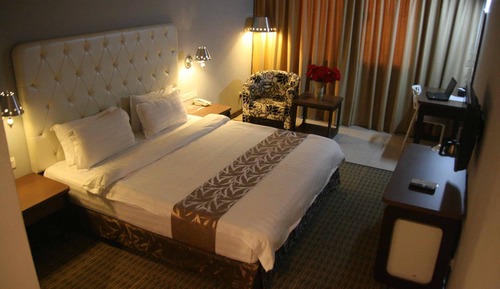 Standard Room, 1 Queen Bed