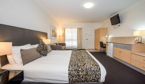 Queen Spa Room