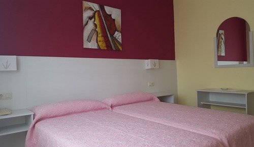 Double Room (2 Beds)