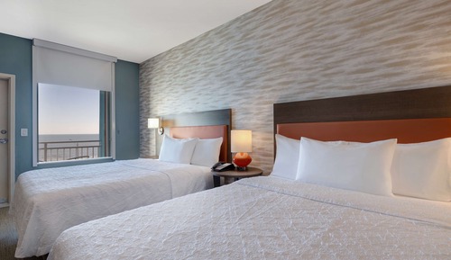 Studio, 2 Queen Beds, Accessible, Balcony