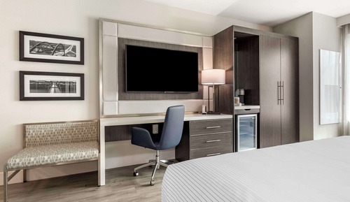 Standard Room, 1 King Bed, Non Smoking (Coffee maker)