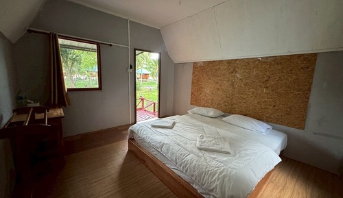 Classic Room, 1 King Bed, Air conditioning, Canal View