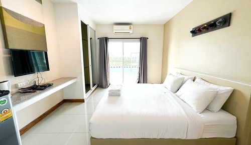 Superior King Bedroom