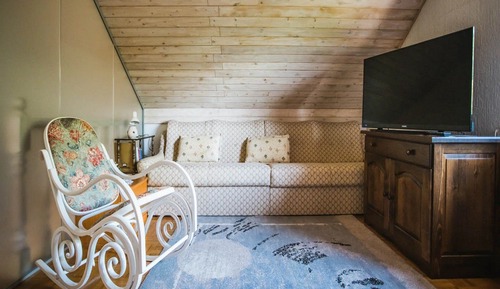 House (Two Bedroom Holiday Home with Swimmin)