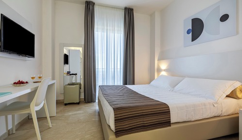 Room, Garden View