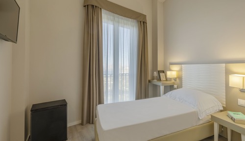 Single Room, Sea View