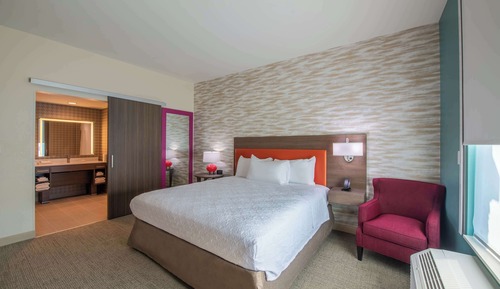 Suite, 1 King Bed, Accessible (Mobility, Roll-in Shower)