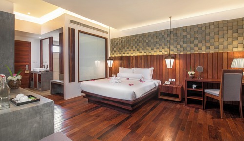 Deluxe Suite Pool View