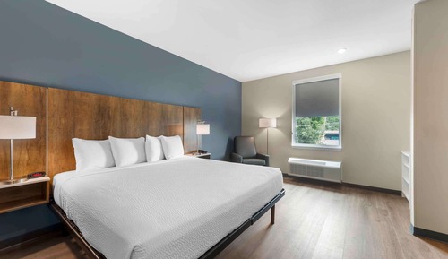 Standard Studio, 1 King Bed, Non Smoking, Refrigerator & Microwave
