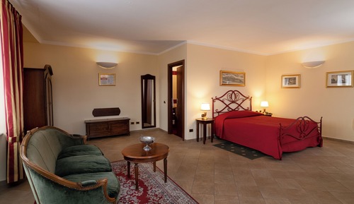 Junior Suite, Courtyard View