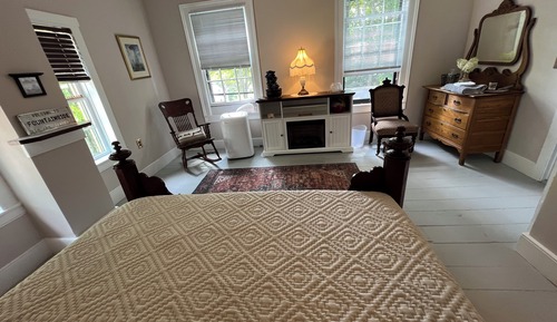 Grand Room, 1 King Bed