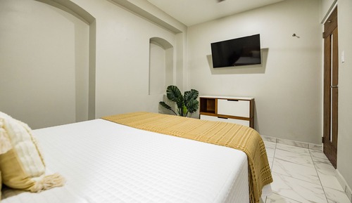 Superior Apartment, 2 Bedrooms, Pool View, Poolside