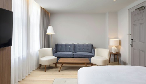 Junior Suite, 1 King Bed, City View