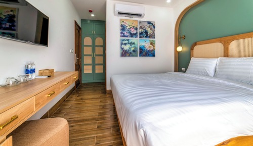 Deluxe Double Room, City View