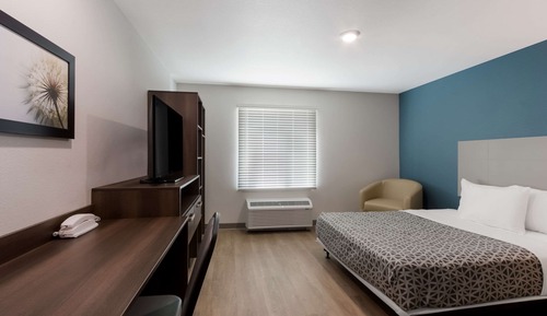 Room, 1 Queen Bed, Accessible, Non Smoking (Roll-In Shower)