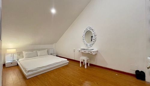 Double Room, 1 Queen Bed, No Windows