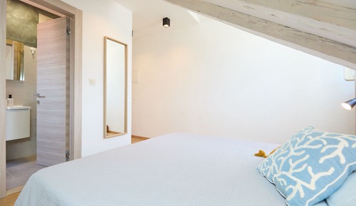 City Room (0 Bedroom)