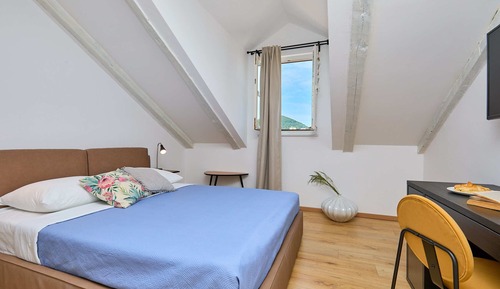 City Room (0 Bedroom)