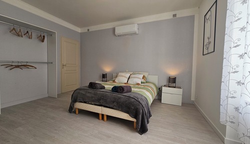 Senior Double Room, Roll-in Shower