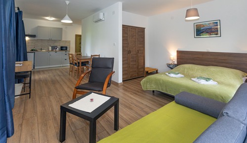 Deluxe Studio, Hot Tub, Garden View