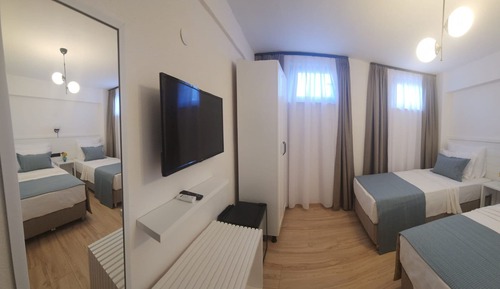 Economy Twin Room Semi Basement Floor