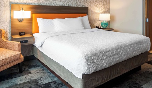 Suite, 1 King Bed, Accessible (Hearing)
