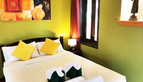 Deluxe Family Room With Pool Access