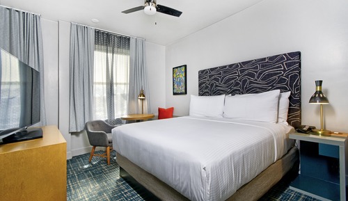 Deluxe Room, 1 King Bed, Non Smoking, Courtyard View